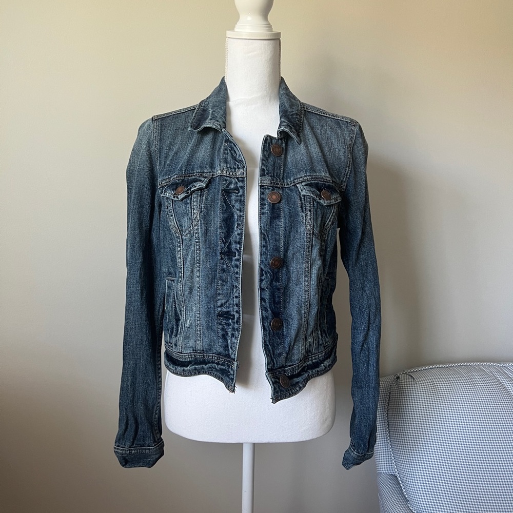 American Eagle Cropped Denim Jacket Trucker Ranch Size Medium Fitted Medium Wash